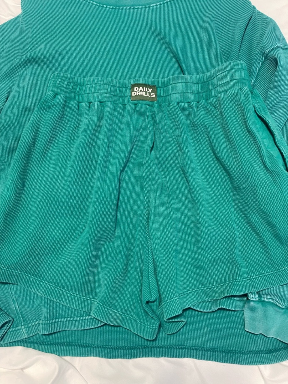Thermal Resort Shorts - Sunbleached Kelly Green - Picture 3 of 3